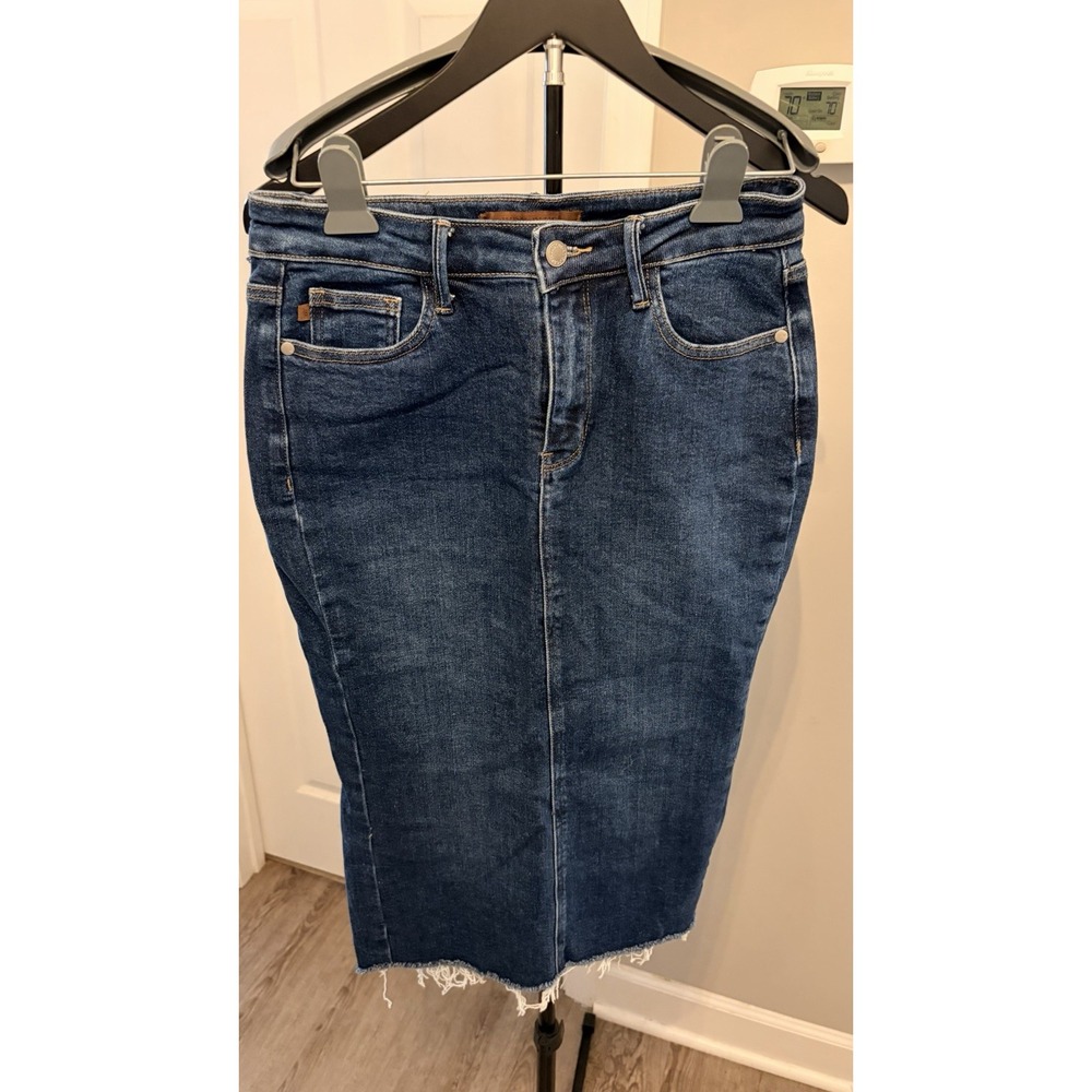 Judy Blue Dark Wash Denim Midi Skirt with Frayed Raw Hem Med Casual Streetwear